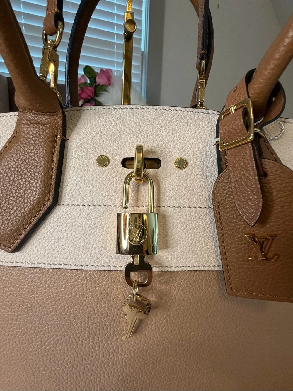 Authentic Louis Vuitton City Steamer PM Two-Tone Tan & Cream Leather Tote COA